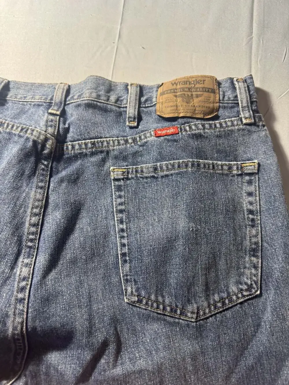 Wrangler Men's Blue Denim Jeans Size 38x32 Relaxed Fit Straight Leg